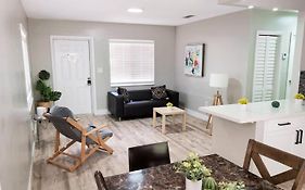 *Beautiful Family House 3 Bd/2 Bathrooms+Backyard*